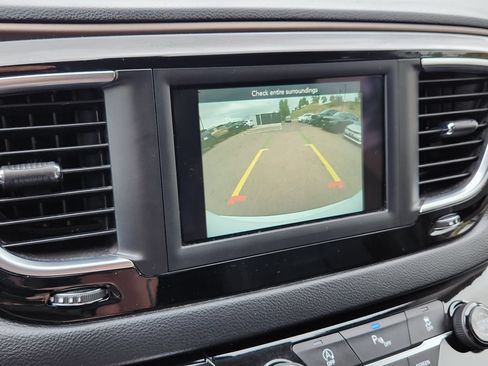 Used 2020 Chrysler Voyager L FWD image 17