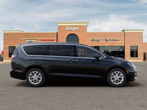 New 2026 Chrysler Pacifica Limited w/ Trailer Tow Group AWD/4WD image 21