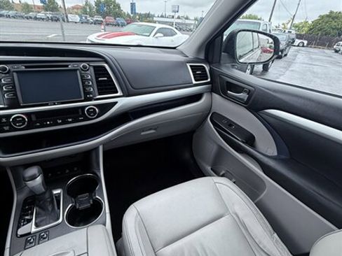 Used 2015 Toyota Highlander XLE AWD/4WD image 26