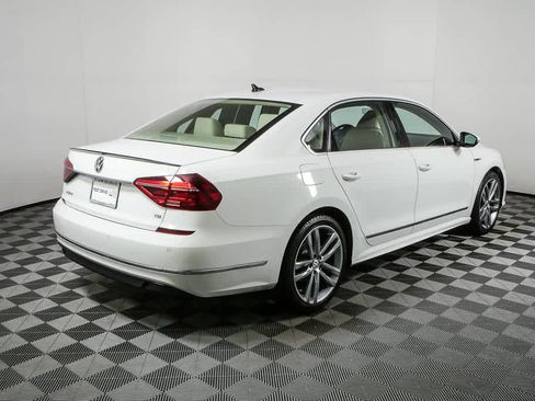 Used 2019 Volkswagen Passat 2.0T SE R-Line FWD image 3