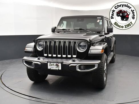 Used 2019 Jeep Wrangler Unlimited Sahara image 2
