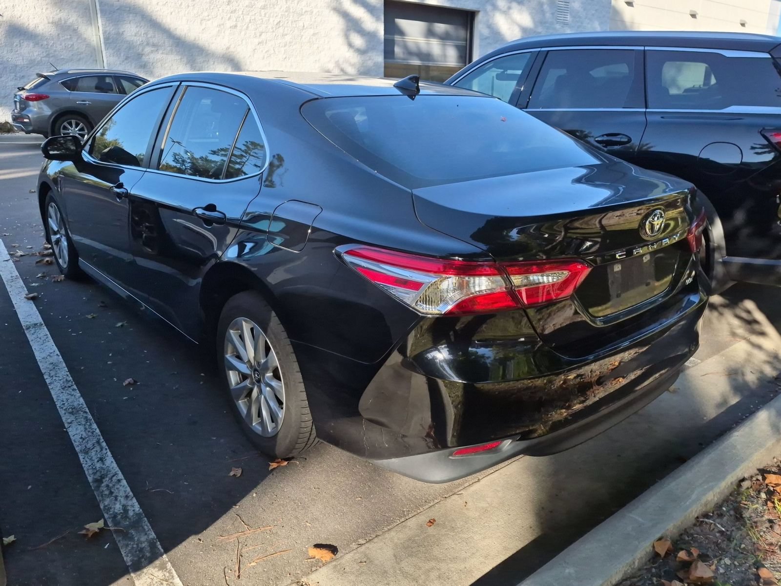 Used 2019 Toyota Camry LE FWD image 4