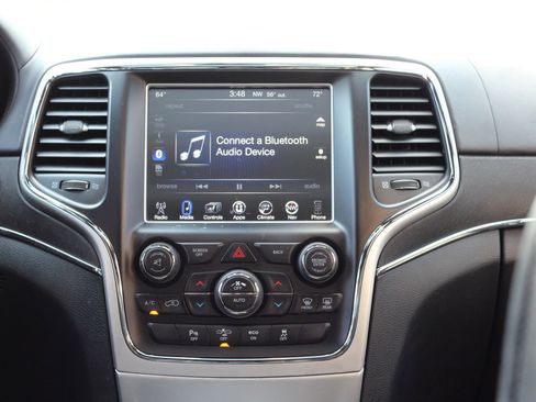 Used 2015 Jeep Grand Cherokee SRT w/ Luxury Group II AWD/4WD image 18