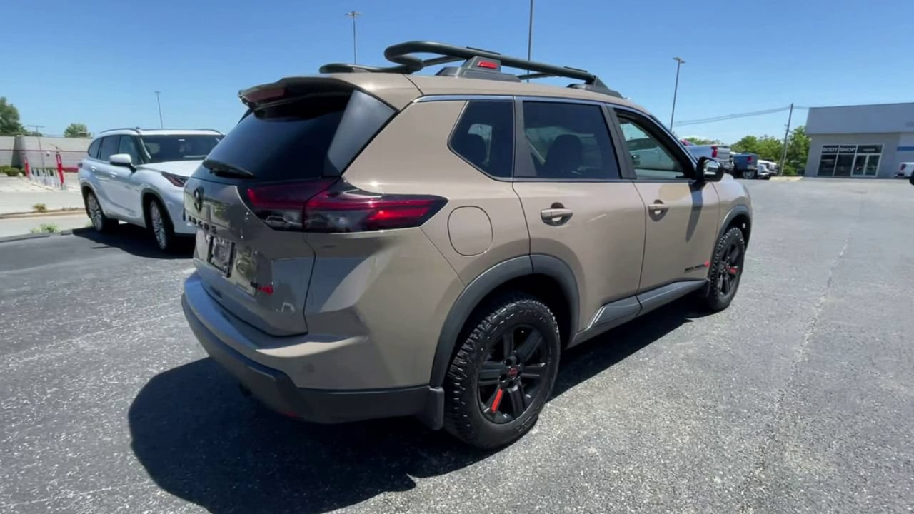 Used 2025 Nissan Rogue SV AWD/4WD image 9