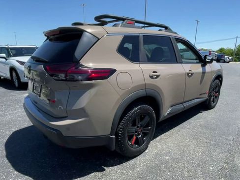 Used 2025 Nissan Rogue SV AWD/4WD image 9