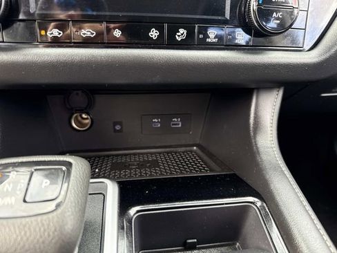 Used 2023 Nissan Pathfinder SL image 28