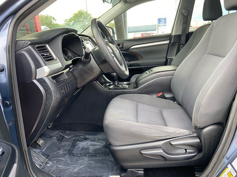 Used 2016 Toyota Highlander LE FWD image 14