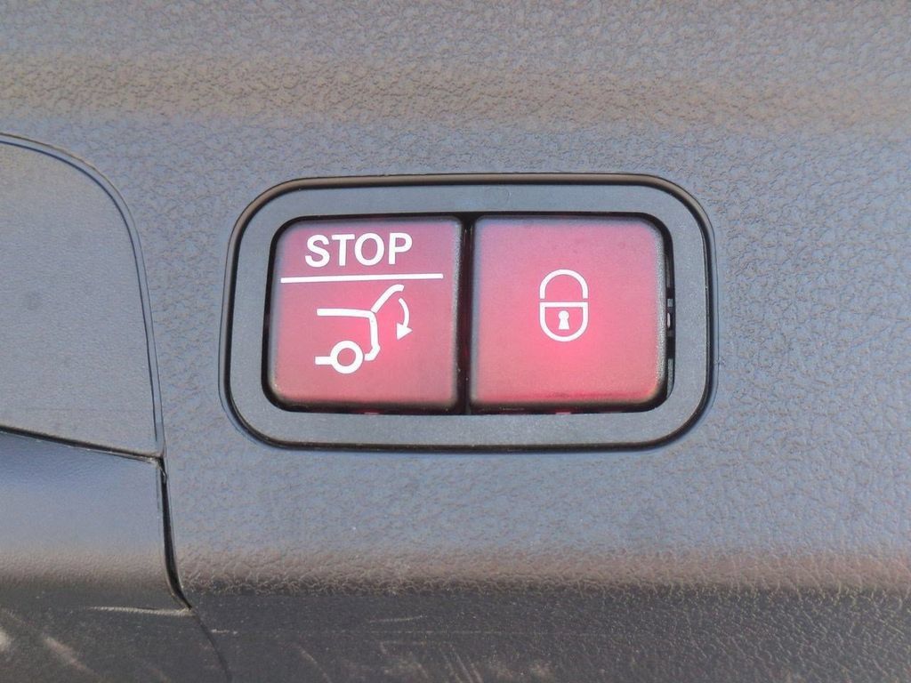 Used 2024 Mercedes-Benz GLE 350 4MATIC image 36