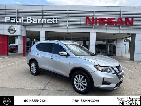 Used 2018 Nissan Rogue SV FWD image 3