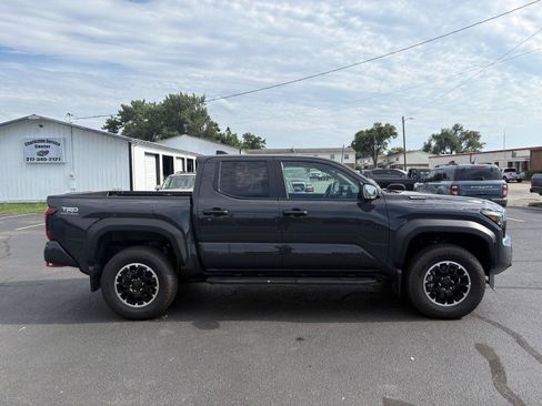 Used 2025 Toyota Tacoma TRD Off-Road AWD/4WD image 26