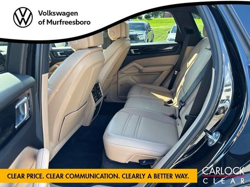 Used 2022 Porsche Cayenne Platinum Edition AWD/4WD image 24