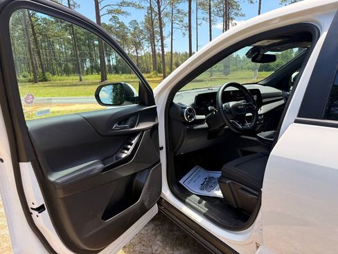 Used 2026 Chevrolet Equinox LT FWD image 11