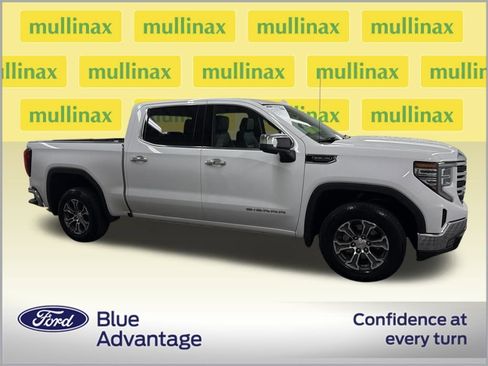 Used 2025 GMC Sierra 1500 SLT image 2