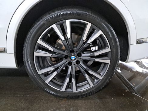 Used 2022 BMW X7 xDrive40i w/ Executive Package image 36