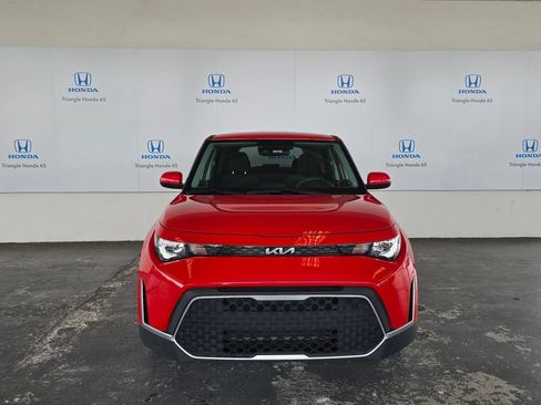 Used 2025 Kia Soul LX FWD image 2