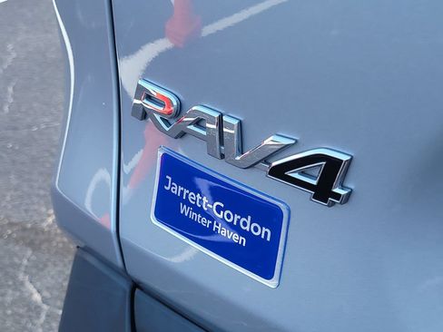 Used 2021 Toyota RAV4 XLE Premium FWD image 6