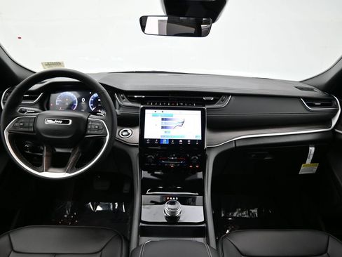 New 2025 Jeep Grand Cherokee L Limited w/ Black Appearance Package image 39