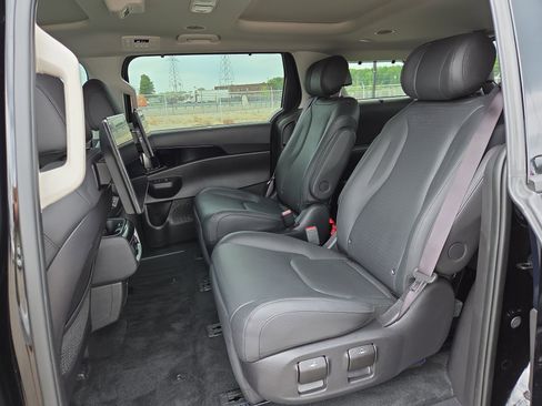 Used 2025 Kia Carnival SX Prestige FWD image 8