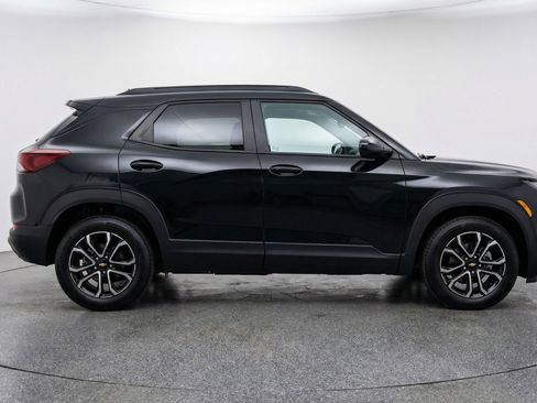 Used 2025 Chevrolet TrailBlazer LT FWD image 8