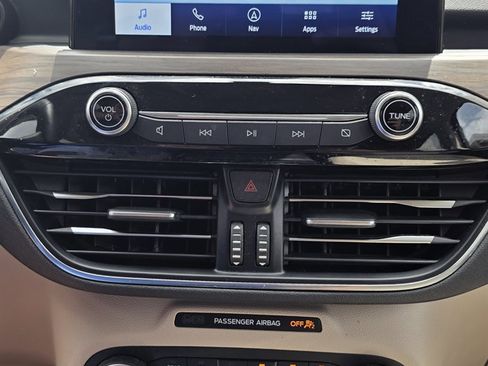 Used 2020 Ford Escape Titanium image 25