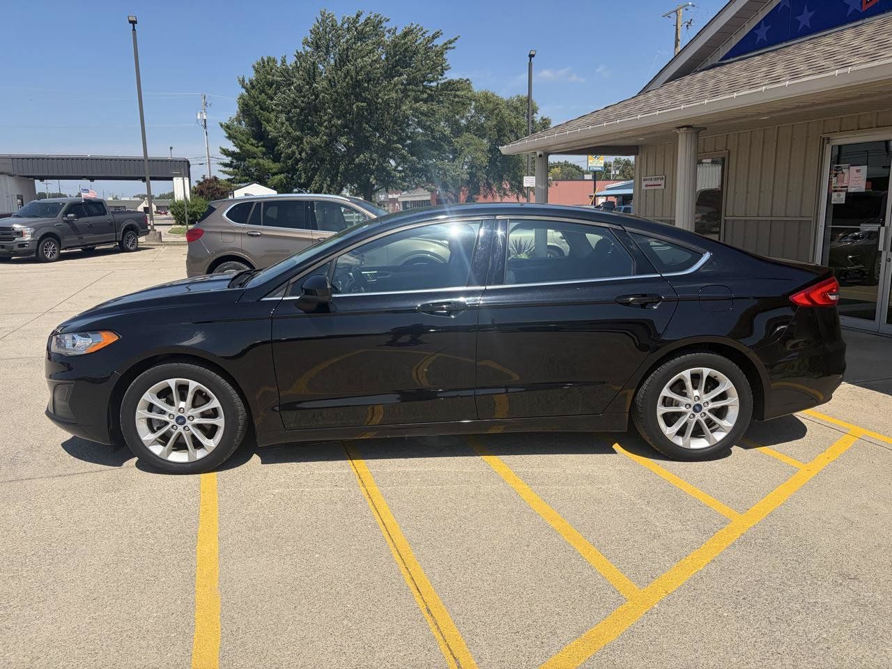 Used 2020 Ford Fusion SE FWD image 4
