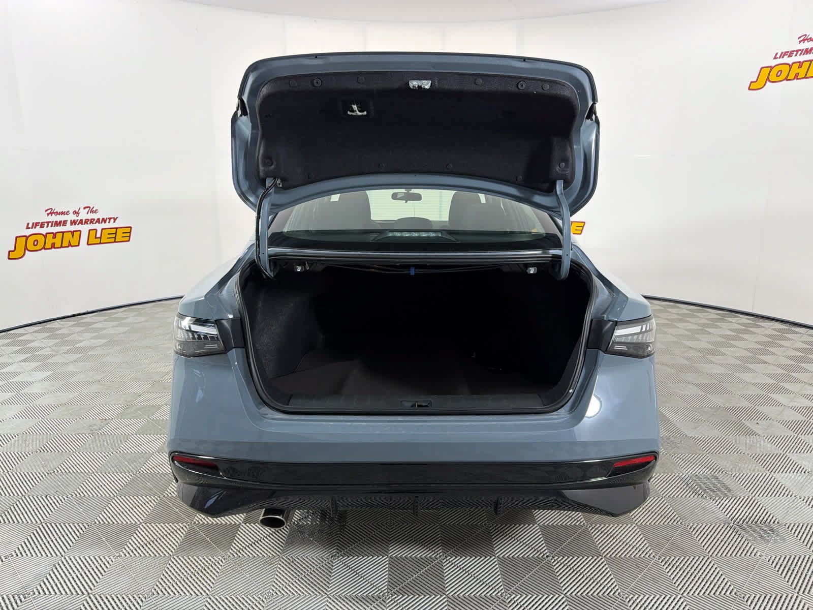 New 2027 Nissan Sentra SR w/ Floor Mat Package FWD image 5
