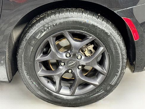 Used 2018 Chrysler Pacifica Touring-L Plus image 9