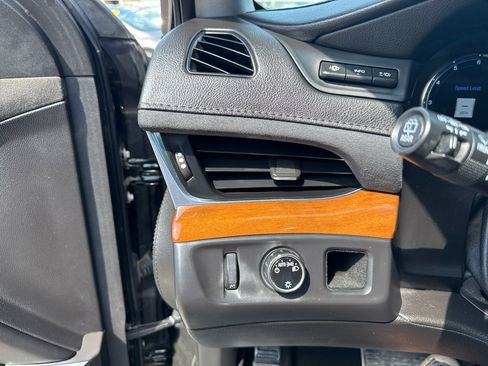 Used 2016 Cadillac Escalade ESV Luxury image 28