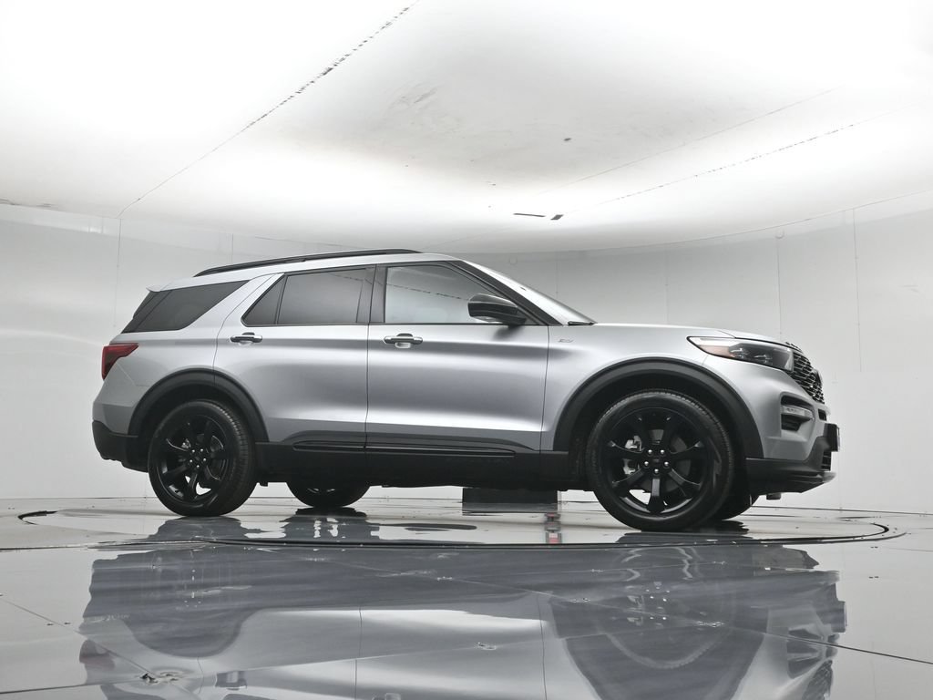 Used 2024 Ford Explorer ST-Line w/ Class IV Trailer Tow Package RWD image 55