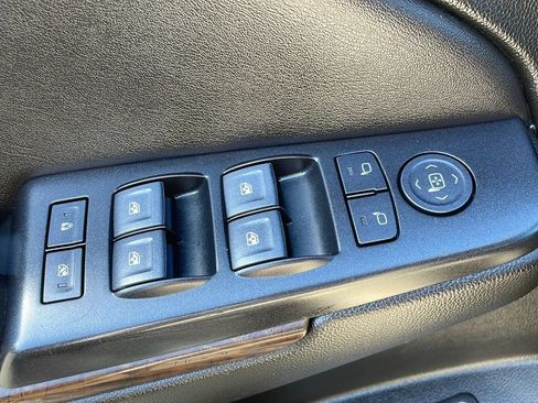 Used 2020 Chevrolet Suburban LT RWD image 27