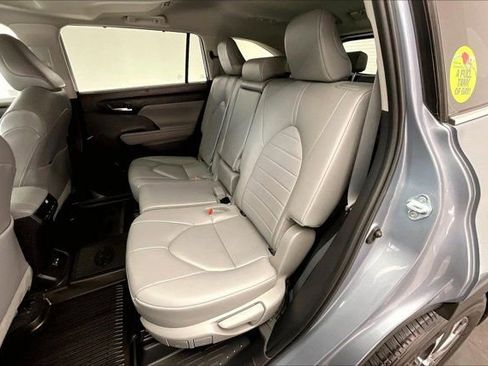Used 2023 Toyota Highlander XLE AWD/4WD image 20