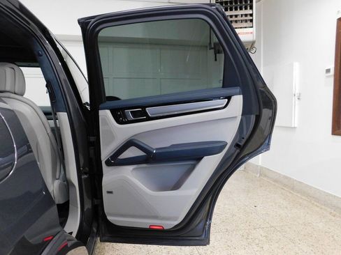 Used 2021 Porsche Cayenne GTS image 93