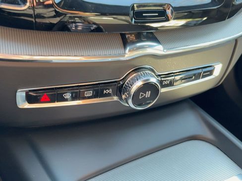 Certified 2024 Volvo XC60 B5 Ultimate image 18