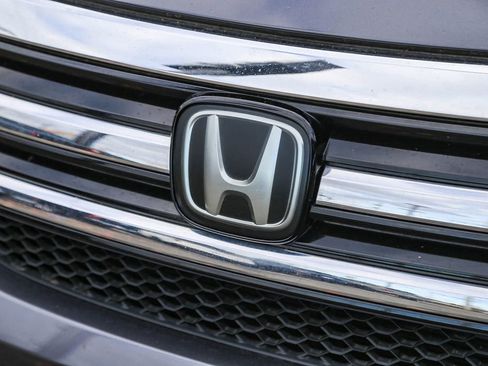 Used 2017 Honda Pilot Touring image 6