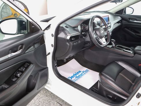 Used 2024 Nissan Altima 2.5 SR image 3