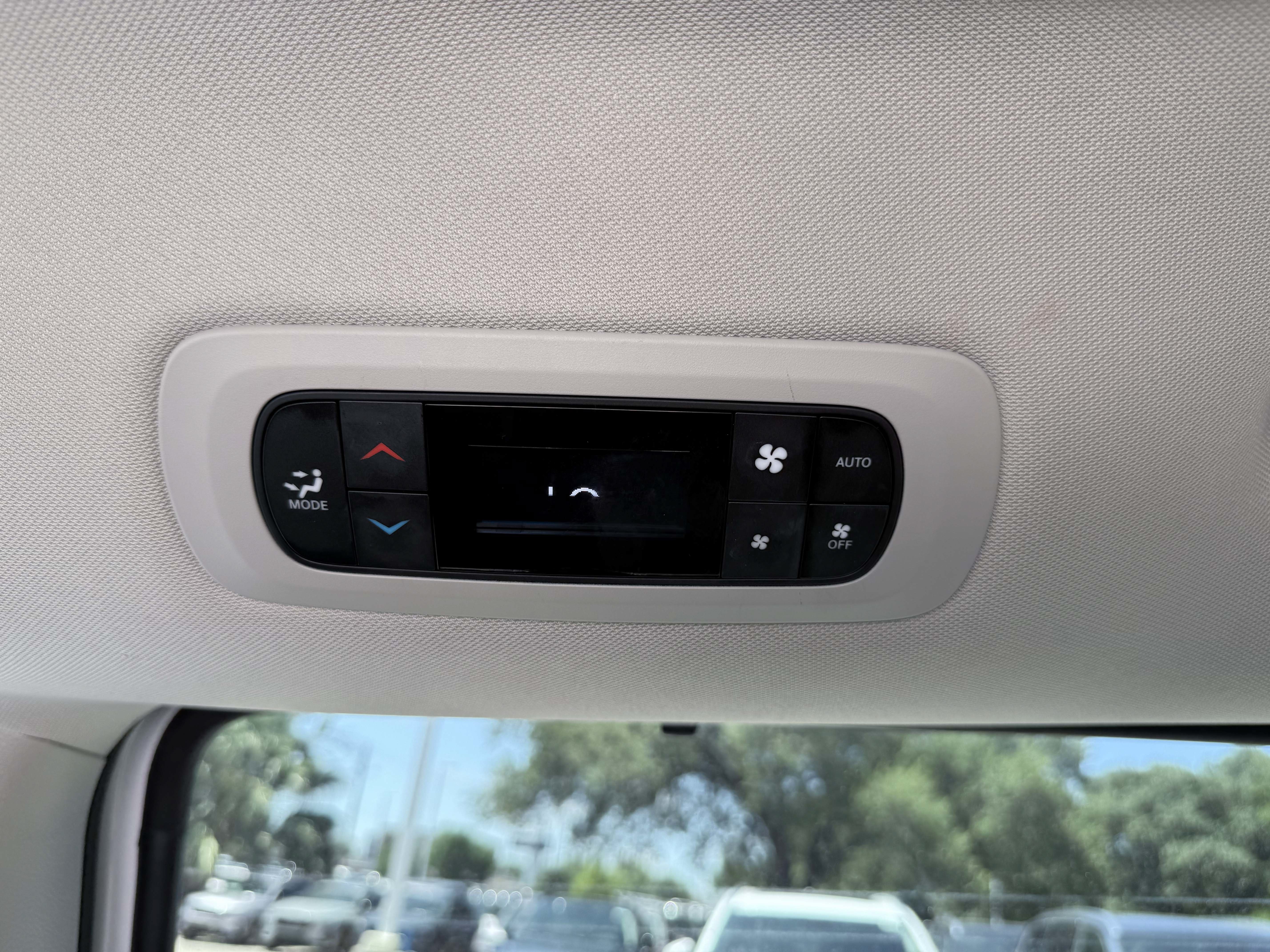 Used 2024 Chrysler Pacifica Touring-L FWD image 13