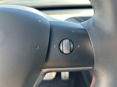 Used 2022 Tesla Model Y Performance image 19