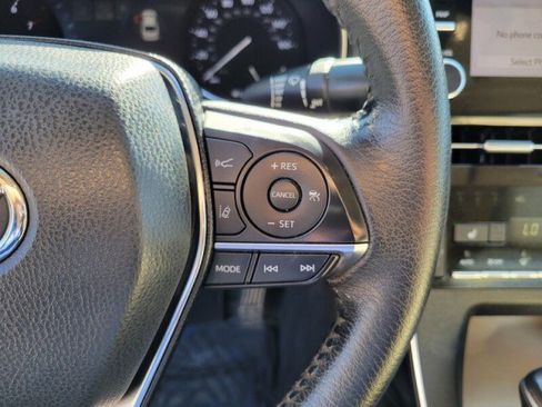 Used 2022 Toyota Avalon XLE image 16