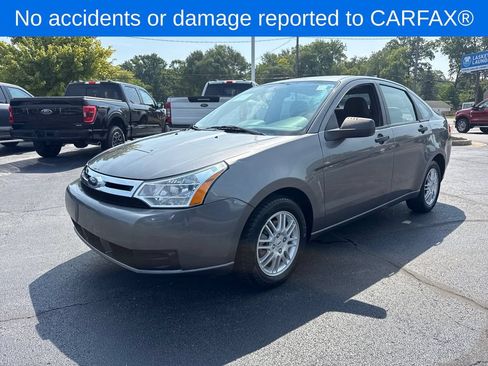 Used 2010 Ford Focus SE FWD image 2