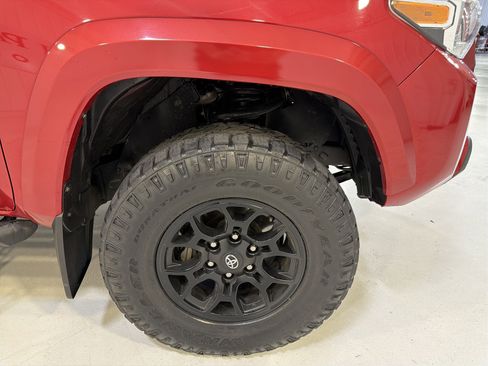 Used 2021 Toyota Tacoma SR5 w/ Technology Package image 13