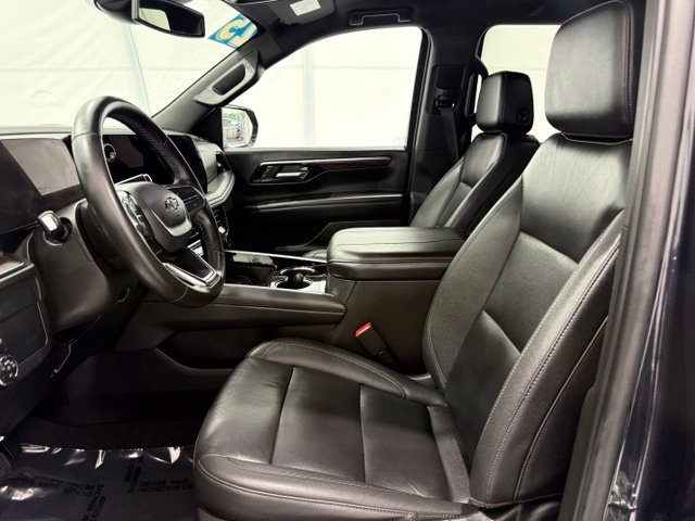 Used 2025 Chevrolet Suburban Z71 AWD/4WD image 14