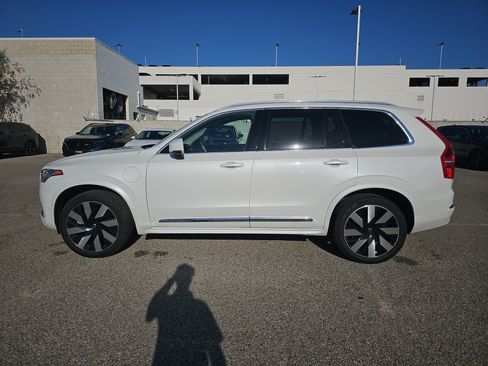 Used 2023 Volvo XC90 T8 Ultimate w/ Lounge Package AWD/4WD image 7