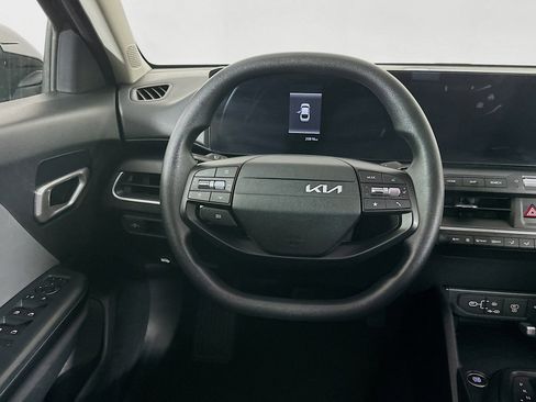Used 2025 Kia K4 LXS image 18