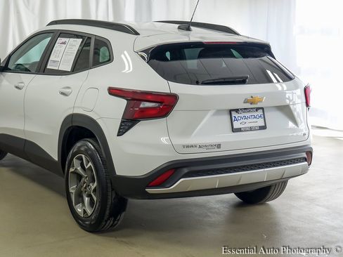 Used 2025 Chevrolet Trax LT w/ LT Convenience Package image 7