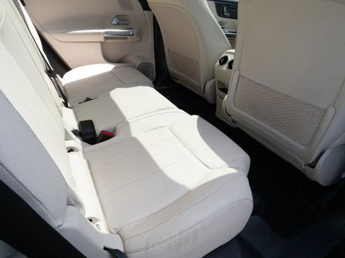 Used 2021 Mercedes-Benz GLB 250 4MATIC w/ Premium Package image 16
