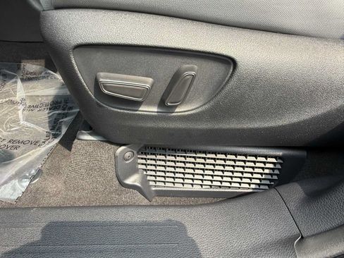 Used 2026 Toyota Sienna LE AWD/4WD image 14