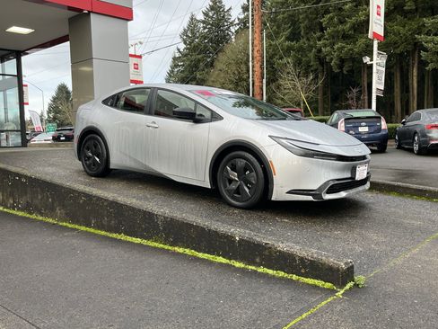 Certified 2025 Toyota Prius Plug-In Hybrid image 1