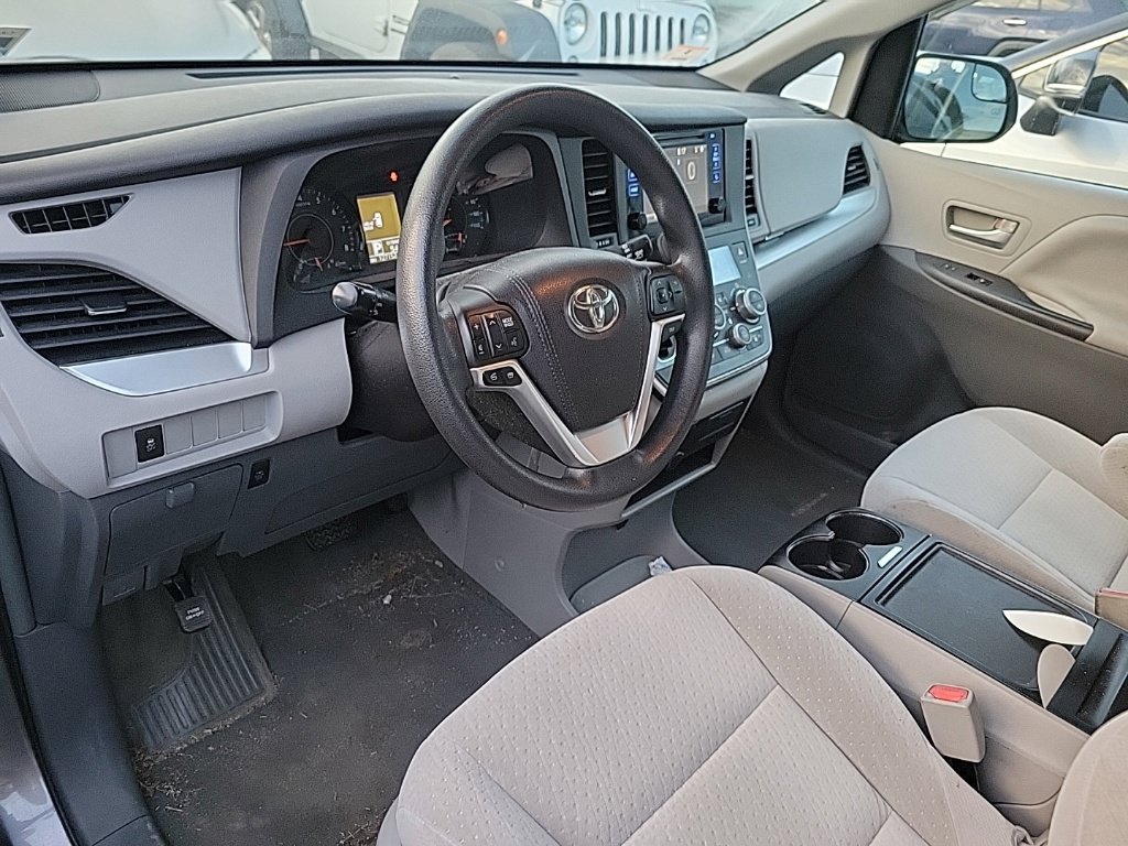 Used 2015 Toyota Sienna LE FWD image 7
