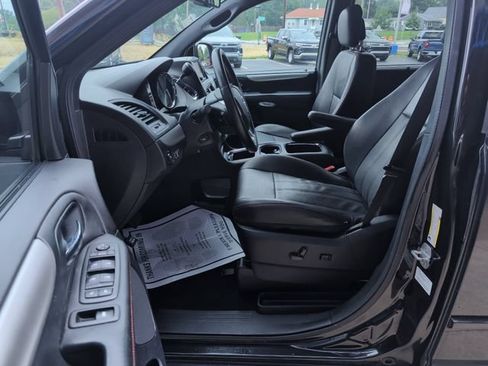 Used 2013 Dodge Grand Caravan R/T w/ Driver Convenience Group FWD image 10