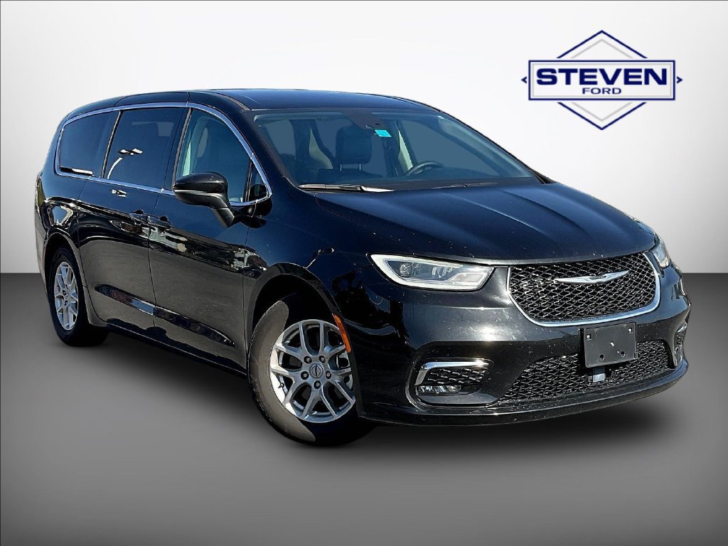 Used 2023 Chrysler Pacifica Touring-L FWD image 1